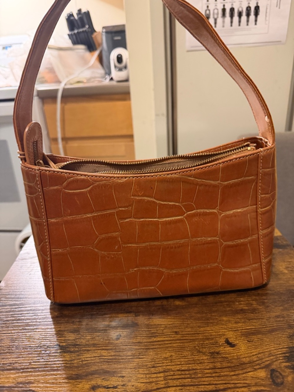 Vintage Monsac Tan Croc-Embossed Leather women’s hand bag. Like New